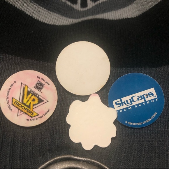 4 Very Vintage Pogs/Milkcaps - Picture 7 of 7
